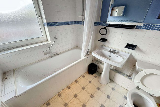 51 Mariner Gardens, Richmond, Surrey, TW10 7UU 5