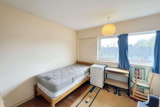 51 Mariner Gardens, Richmond, Surrey, TW10 7UU 5