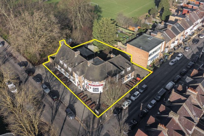 Lincoln Arms, 155 Percival Road, Enfield, EN1 1QT 8