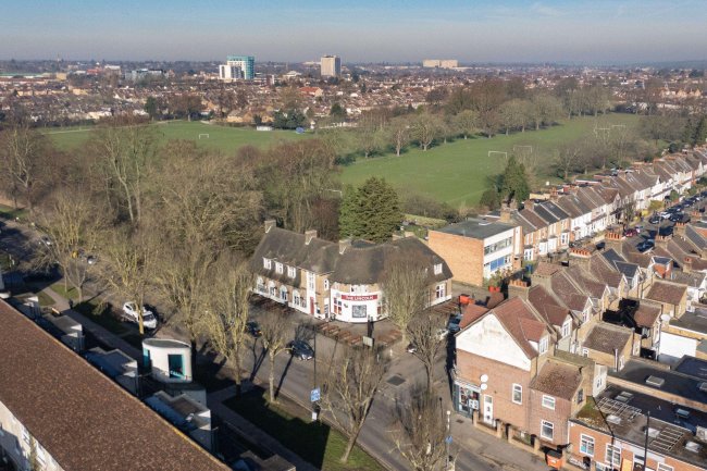 Lincoln Arms, 155 Percival Road, Enfield, EN1 1QT 8