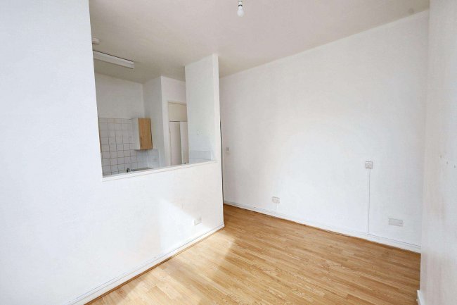 6A and 6B Crescent Road, Plaistow, London E13 0LT 8