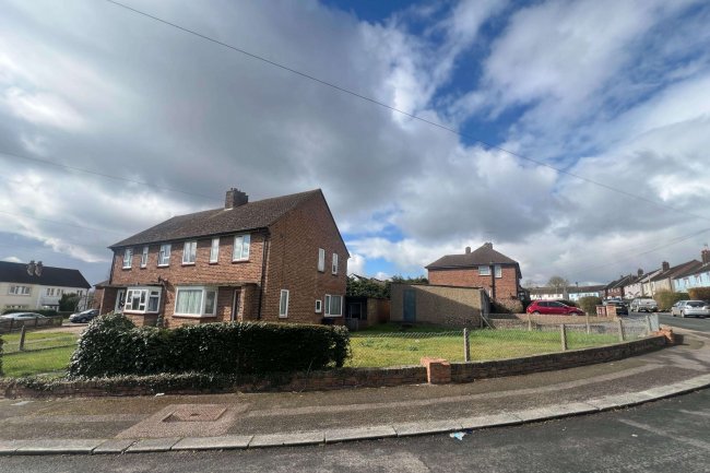 34 Queens Road, Ware, Hertfordshire SG12 7DN 8