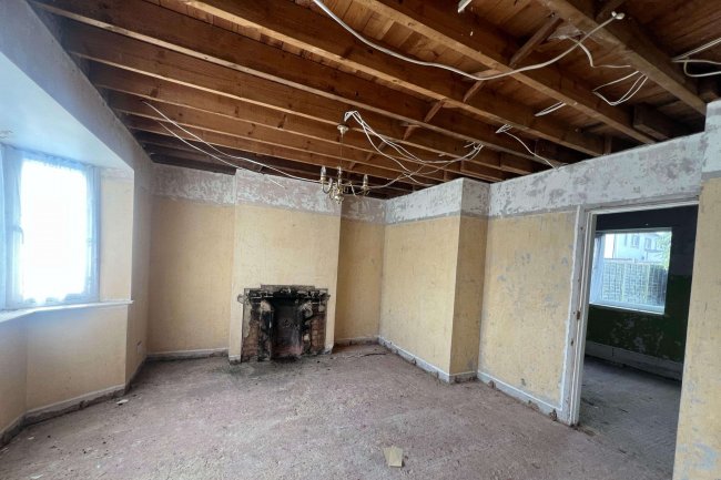 34 Queens Road, Ware, Hertfordshire SG12 7DN 8