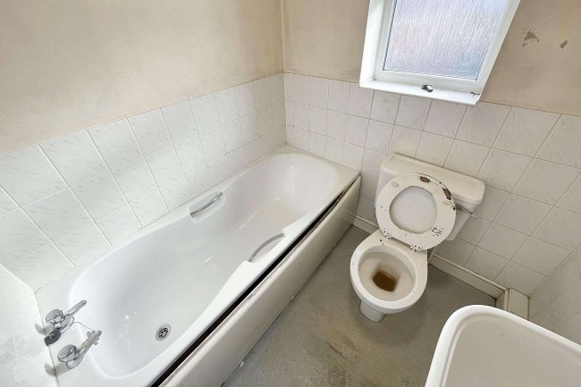 28 Springfield Place, New Malden KT3 3LJ 6