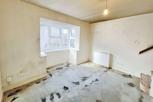 28 Springfield Place, New Malden KT3 3LJ 6