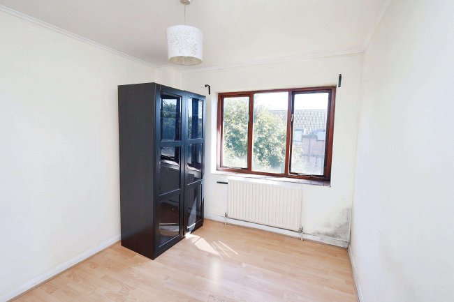 5 Lockhart Close, Ponders End, Enfield EN3 4HH 10