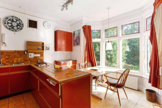 Muskegon, Lime Grove Avenue, Chilwell, Nottingham, NG9 4AR 5