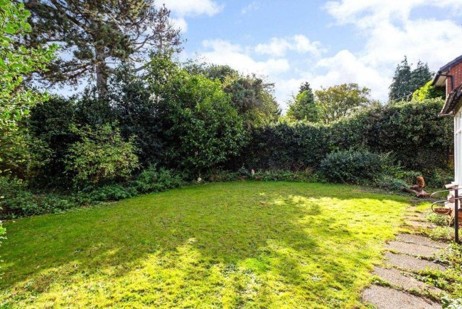 Muskegon, Lime Grove Avenue, Chilwell, Nottingham, NG9 4AR 5