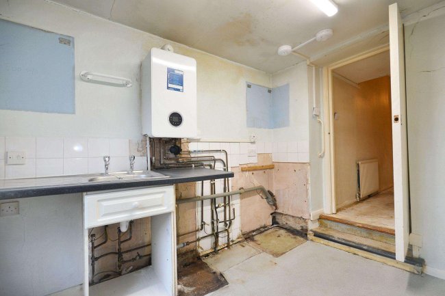 11b Chesterton Road, London W10 5LY 2