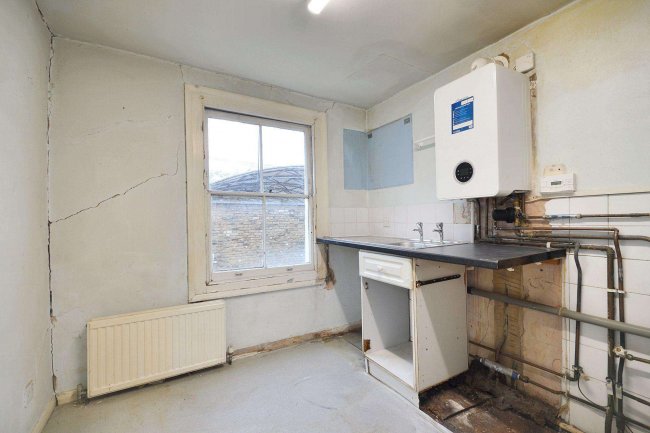 11b Chesterton Road, London W10 5LY 2