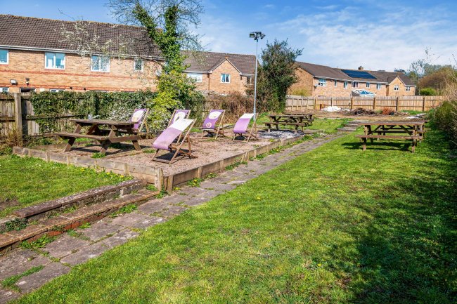 The Little Jockey , Berthon Road, Little Mill, Pontypool, Gwent, NP4 0HL 9