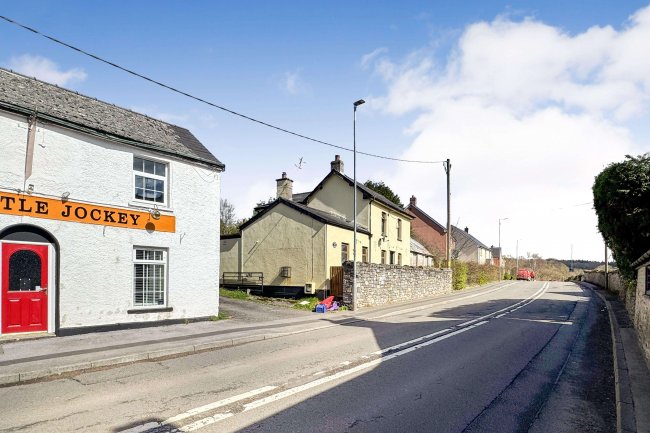 The Little Jockey , Berthon Road, Little Mill, Pontypool, Gwent, NP4 0HL 9