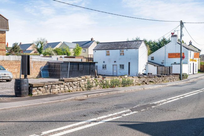 The Little Jockey , Berthon Road, Little Mill, Pontypool, Gwent, NP4 0HL 9