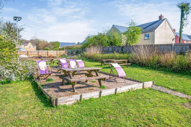 The Little Jockey , Berthon Road, Little Mill, Pontypool, Gwent, NP4 0HL 9