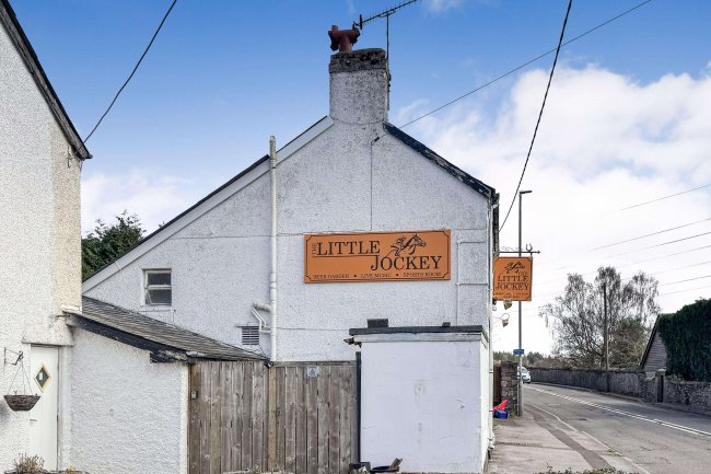 The Little Jockey , Berthon Road, Little Mill, Pontypool, Gwent, NP4 0HL 6