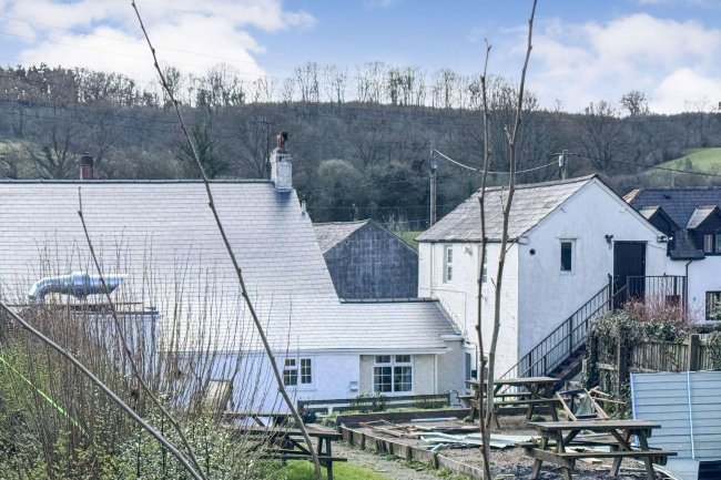 The Little Jockey , Berthon Road, Little Mill, Pontypool, Gwent, NP4 0HL 9