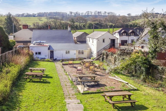 The Little Jockey , Berthon Road, Little Mill, Pontypool, Gwent, NP4 0HL 9