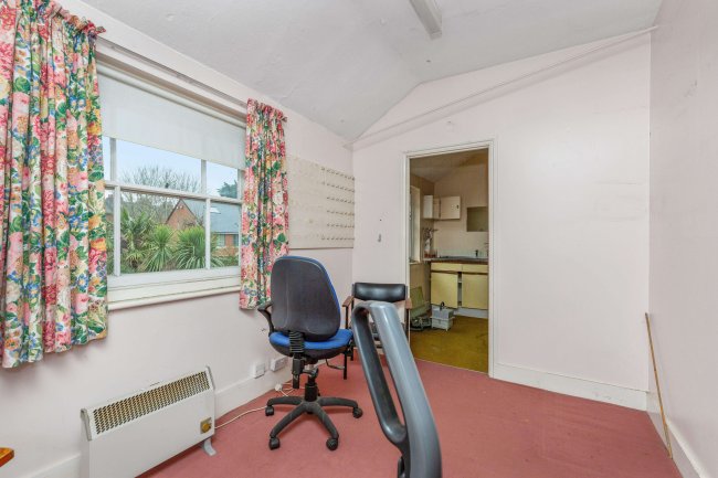 Rear Office at 55 Baker Street, Reading, Berkshire, RG1 7XX 8