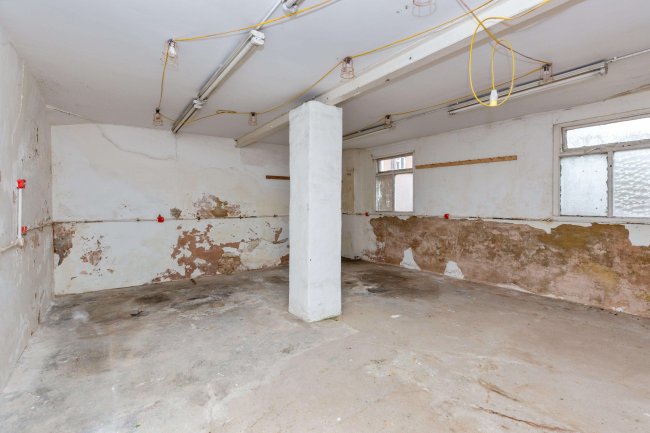 Rear Office at 55 Baker Street, Reading, Berkshire, RG1 7XX 8