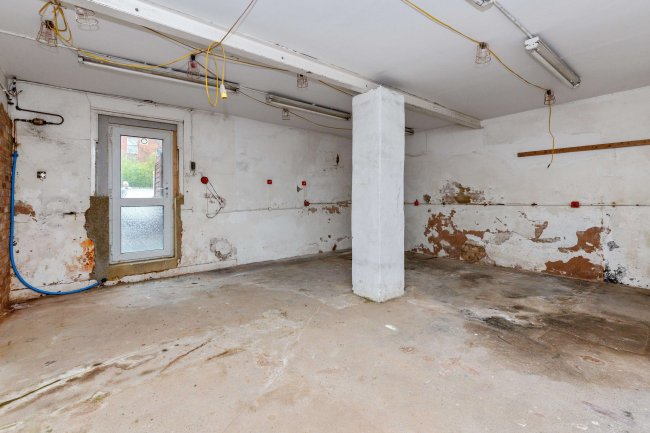 Rear Office at 55 Baker Street, Reading, Berkshire, RG1 7XX 8