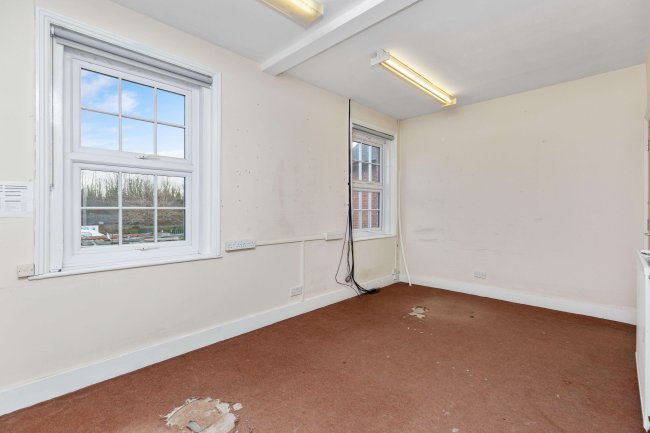 6-8 High St, Theale, Reading, RG7 5AN 9