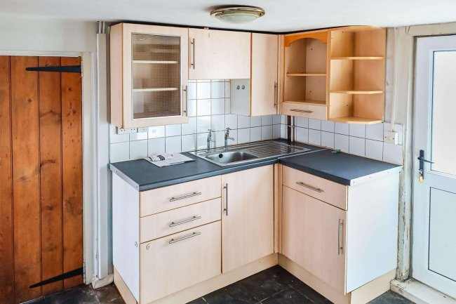 25 Griffith Street, Aberdare CF44 7LW 2