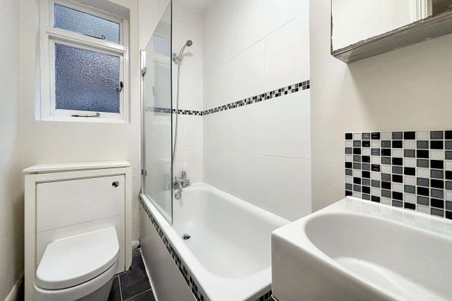 77 Edward Road, Walthamstow, London E17 6PB 9