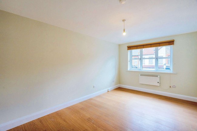 Flat 6, Read Court,1 Gandhi Close, Walthamstow, E17 8JX 7