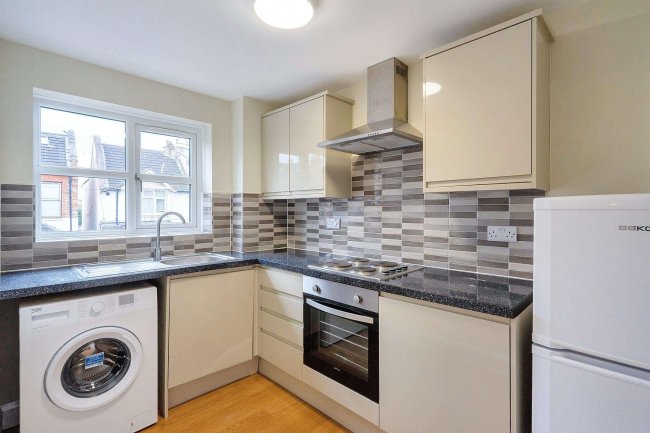 Flat 6, Read Court,1 Gandhi Close, Walthamstow, E17 8JX 7