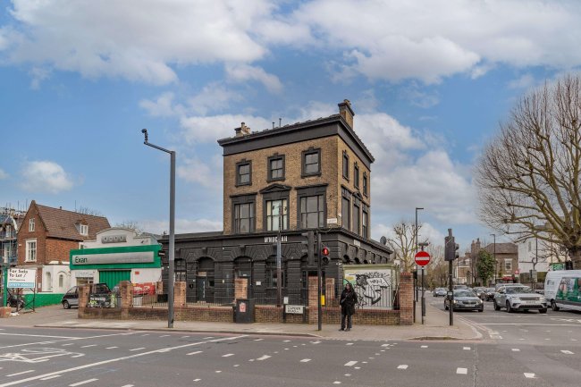 M'Nuchah, 392 Camden Road, London, N7 0SJ 3