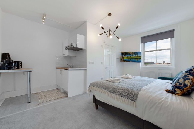 M'Nuchah, 392 Camden Road, London, N7 0SJ 3