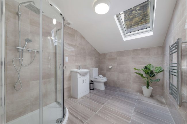 M'Nuchah, 392 Camden Road, London, N7 0SJ 3