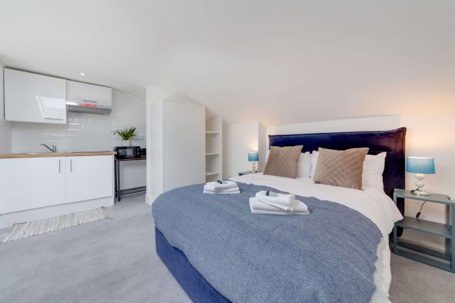 M'Nuchah, 392 Camden Road, London, N7 0SJ 3