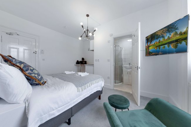 M'Nuchah, 392 Camden Road, London, N7 0SJ 3