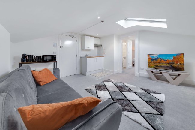 M'Nuchah, 392 Camden Road, London, N7 0SJ 3