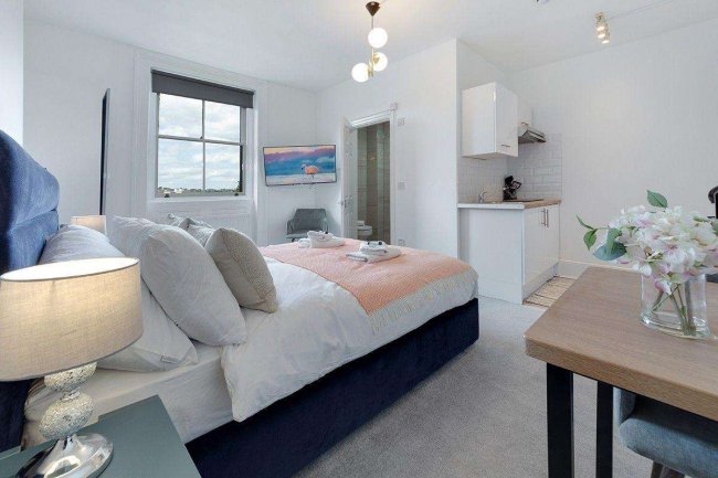 M'Nuchah, 392 Camden Road, London, N7 0SJ 3