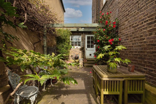 Flat 1, Vine House, Hampton Court Road, East Molesey, Surrey, KT8 9DA 1