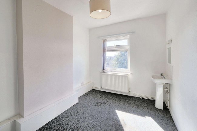 90 Burnthouse Road, Heanor, DE75 7GT 2