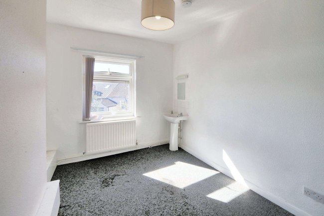 90 Burnthouse Road, Heanor, DE75 7GT 2