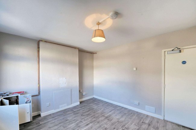 90 Burnthouse Road, Heanor, DE75 7GT 2