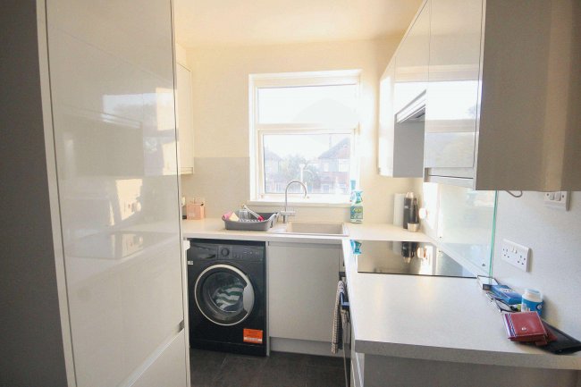 198A Shakespeare Avenue, Hayes, UB4 9AQ 6