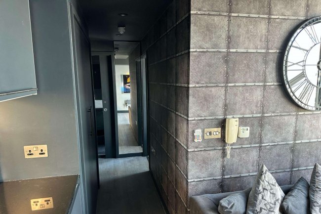 Flat 4401 Beetham Tower, 301 Deansgate, Manchester M3 4LQ 2