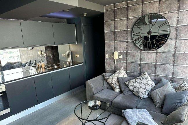 Flat 4401 Beetham Tower, 301 Deansgate, Manchester M3 4LQ 2