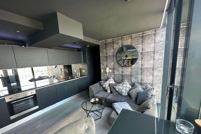 Flat 4401 Beetham Tower, 301 Deansgate, Manchester M3 4LQ 2