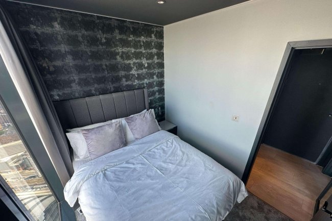 Flat 4401 Beetham Tower, 301 Deansgate, Manchester M3 4LQ 2