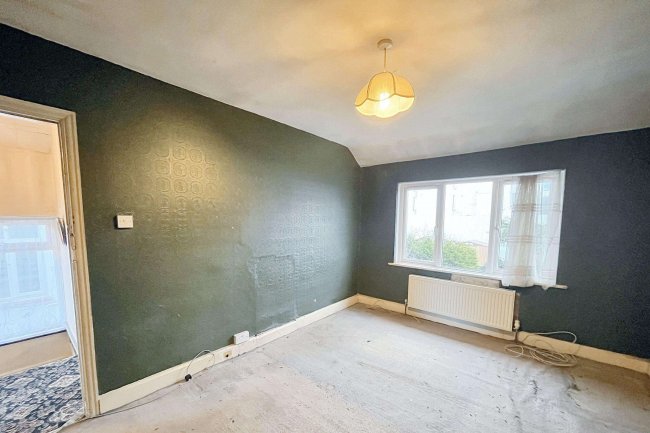 9 Chase Road, Epsom, Surrey KT19 8TL 9