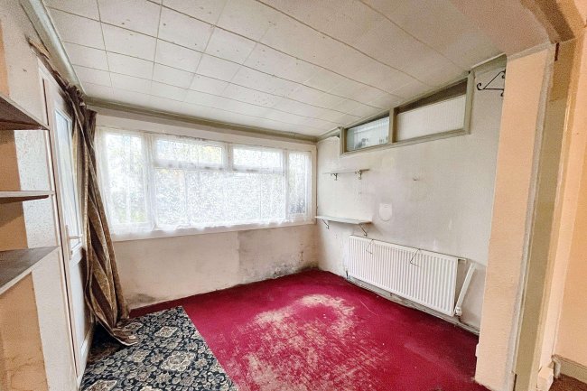 9 Chase Road, Epsom, Surrey KT19 8TL 9