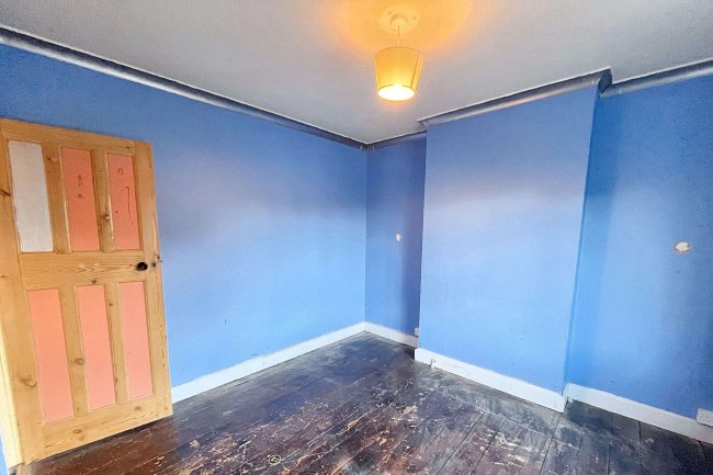 9 Chase Road, Epsom, Surrey KT19 8TL 9