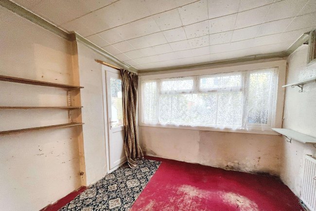 9 Chase Road, Epsom, Surrey KT19 8TL 9