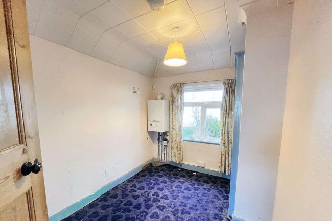 9 Chase Road, Epsom, Surrey KT19 8TL 9